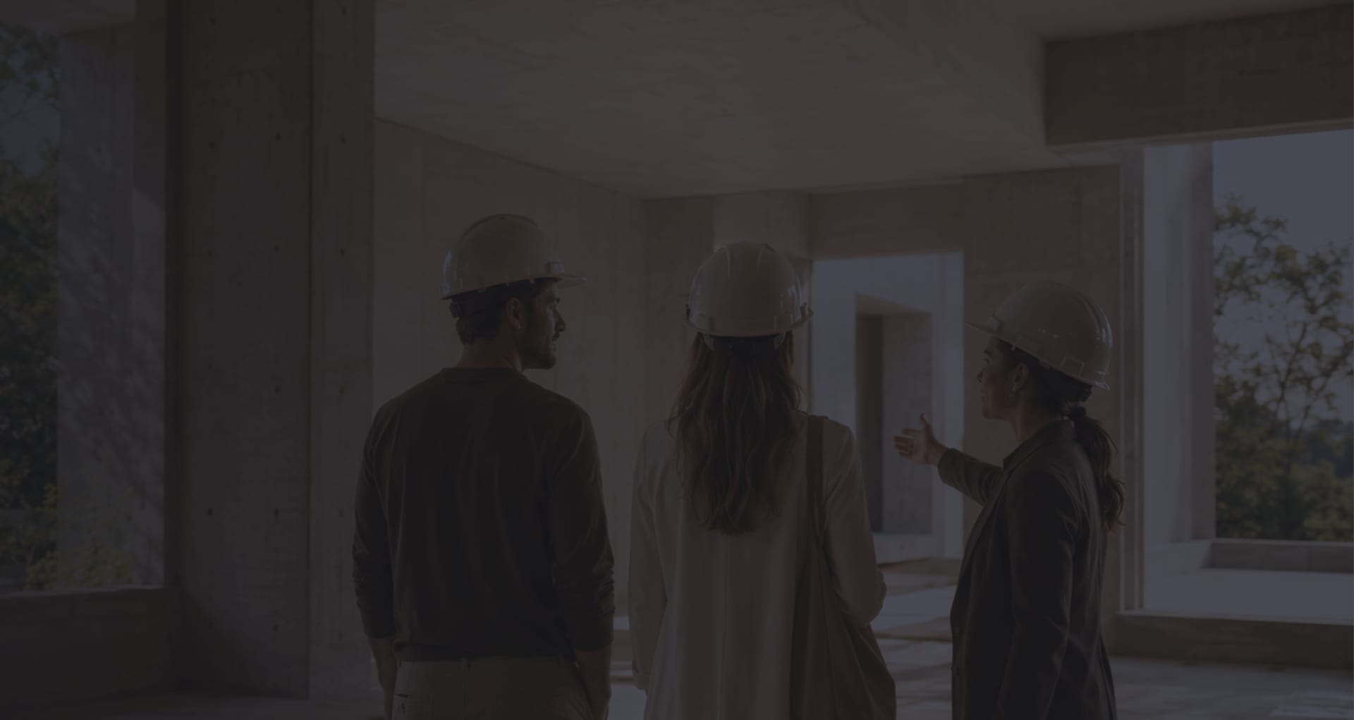 Visita de clientes à obra de um empreendimento Auten